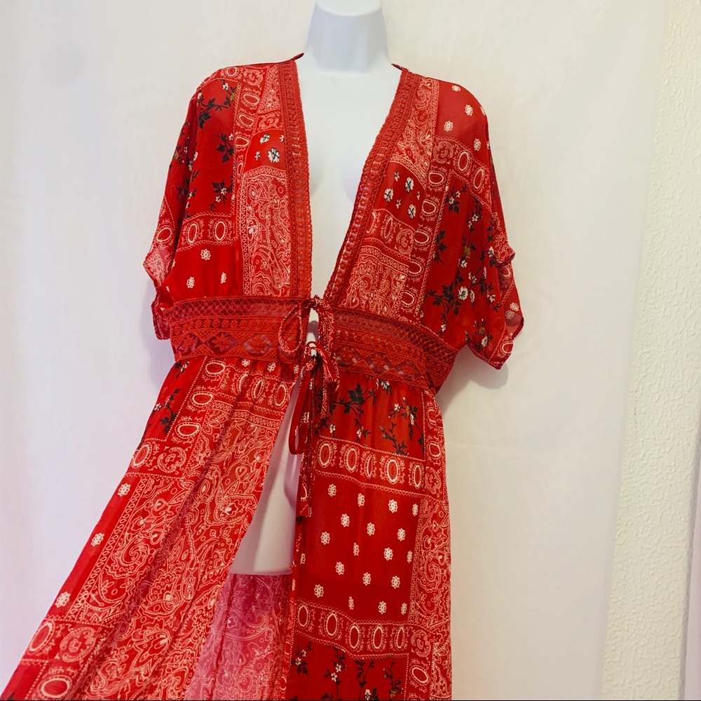 Red floral cover up/robe